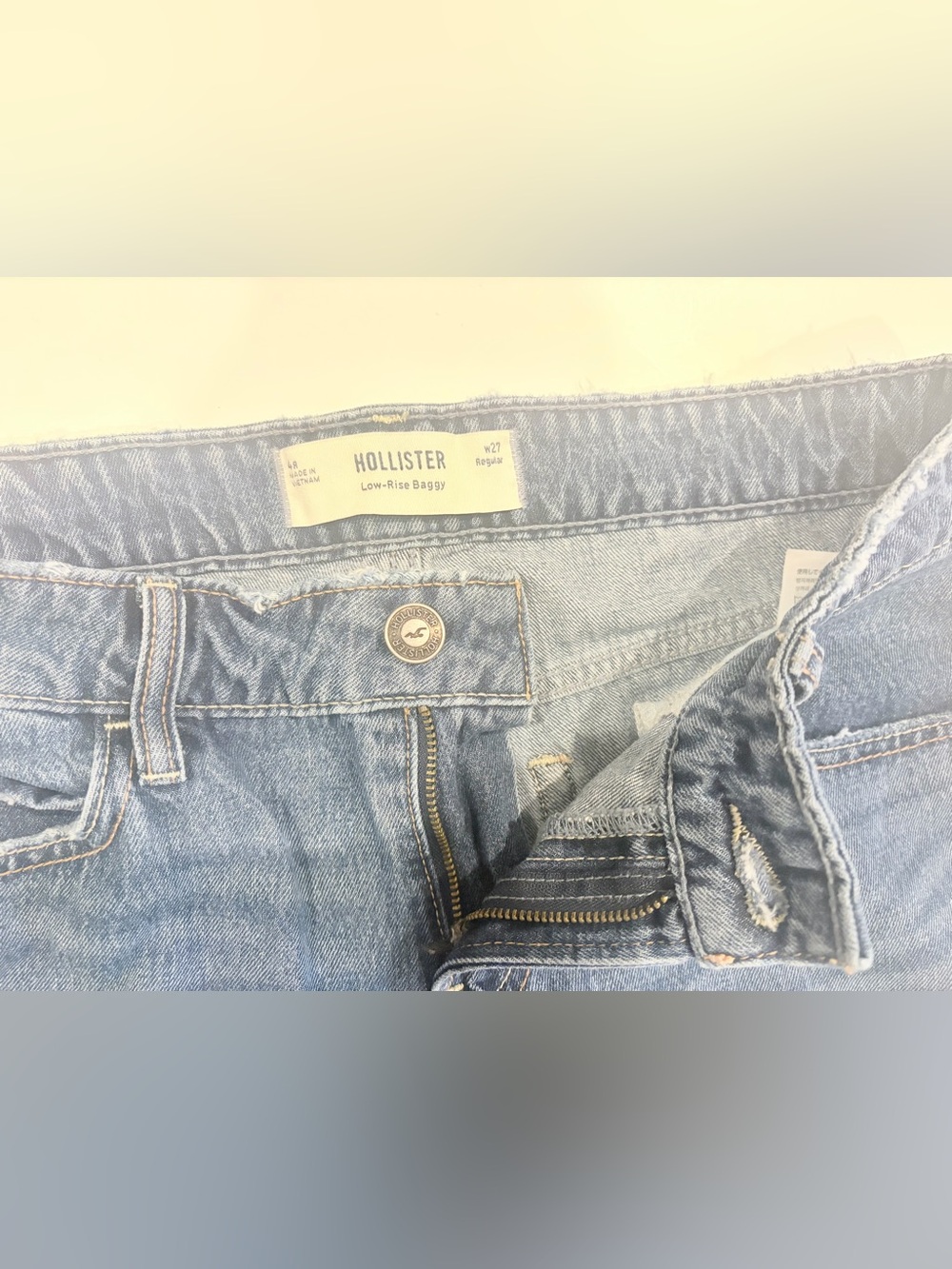 Hollister Low-Rise Baggy Jeans Medium Wash Wide Leg - Size 27 (4R) - Picture 3 of 6